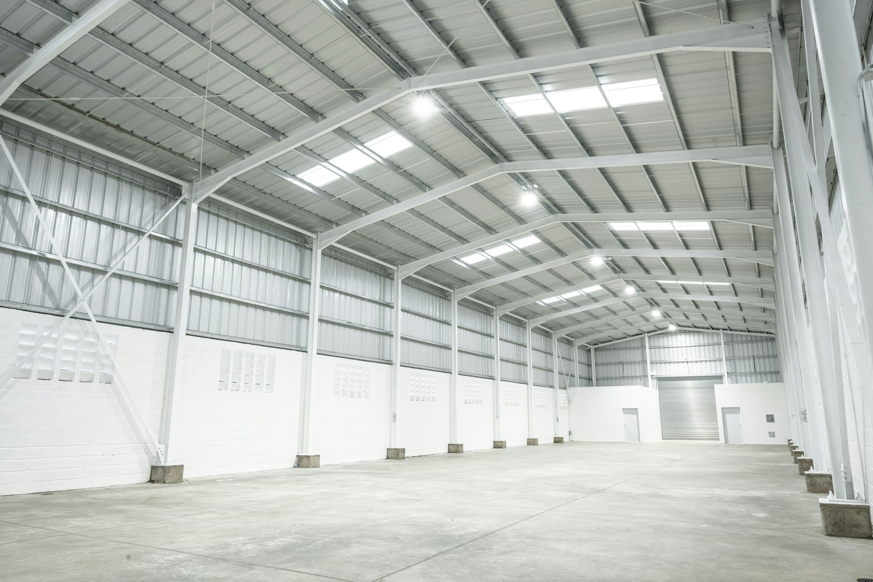 Empty warehouse interior with high ceiling and open floor for network coverage planning.